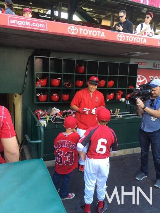 (마이너리그 FA가 된 최지만(중앙)은 2015년 룰파이브 드래프트를 통해 LA 에인절스로 이적한 뒤 2016년 메이저리그에 데뷔하는 기쁨을 맛볼 수 있었다)