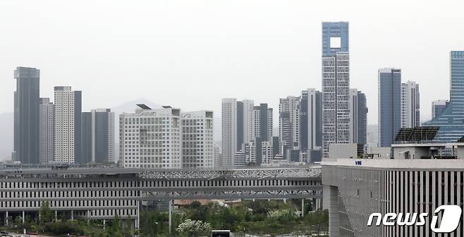 세종시 어진동 정부세종청사 주변에 아파트 단지가 들어서 있다. 뉴스1 ⓒ News1 장수영 기자