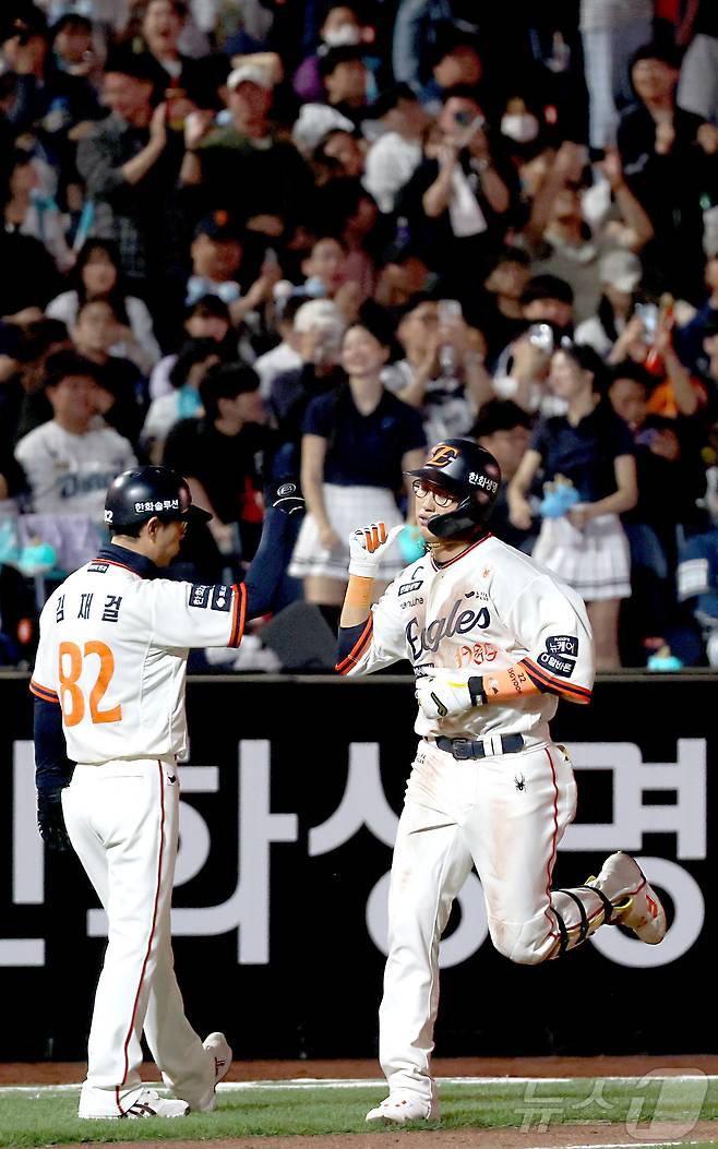 한화 이글스 주장 채은성(오른쪽). 2025.4.18/뉴스1 ⓒ News1 김기남 기자
