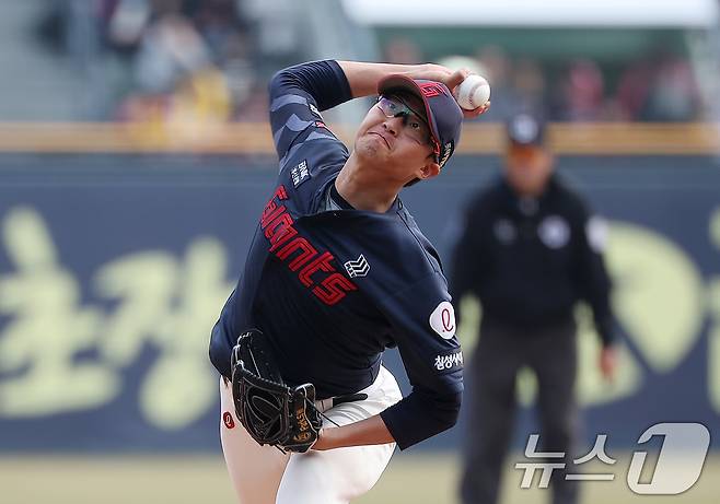 역투하는 롯데 자이언츠 투수 박세웅. 2025.3.23/뉴스1 ⓒ News1 김진환 기자
