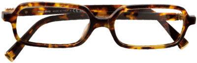 레오퍼드 패턴의 와이드한 스퀘어 프레임이 얼굴선을 강조한다. 58만 원 미우미우.