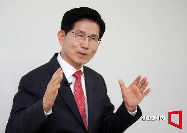 김문수 국민의힘 대통령선거 경선 후보가 18일 서울 여의도 캠프 사무실에서 아시아경제와 인터뷰를 하고 있다. 2025.4.18 김현민 기자