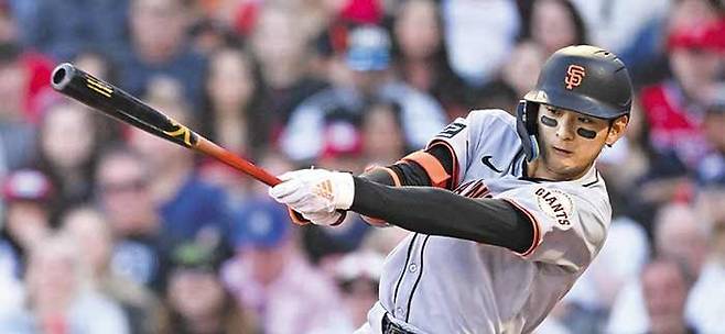 이정후가 20일 LA에인절스전에서 1회초 날카로운 스윙을 보여주고 있다. /AP 연합뉴스