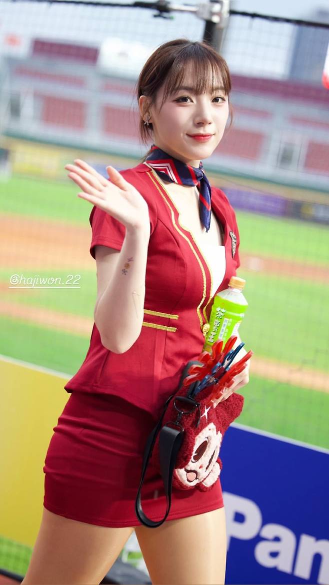 hajiwon.22_20250421_26.jpg 승무원복 입은 하지원 치어리더.mp4