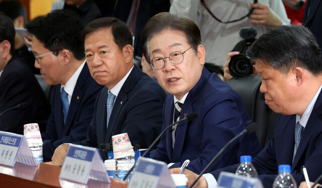 이재명 더불어민주당 대선 경선 후보가 21일 오전 서울 영등포구 여의도동 한국금융투자협회에서 열린 ‘자본시장 활성화를 위한 정책 간담회’에서 발언하고 있다. 김경호 선임기자 jijae@hani.co.kr