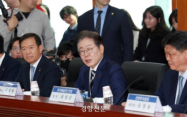 이재명 더불어민주당 대선 경선 후보가 21일 서울 여의도 금융투자협회에서 열린 자본시장 활성화를 위한 정책간담회에서 발언하고 있다. 정지윤 선임기자