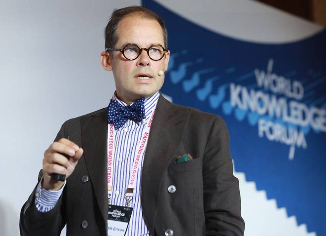 프레드리크 에릭손 ECIPE 소장이 지난해 9월 열린 제25회 세계지식포럼에서 발언하고 있는 모습. 매경DB