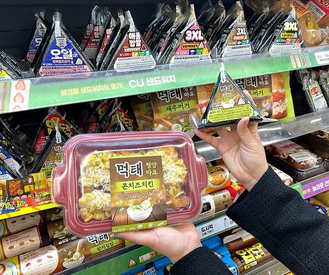 CU가 농심 먹태청양마요 만능소스을 넣은 간편식 신제품을 출시했다. /사진제공=BGF리테일