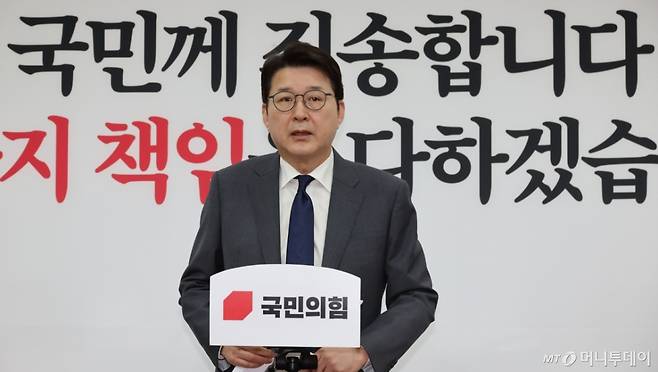신동욱 국민의힘 수석대변인이 지난 7일 오전 서울 여의도 국회에서 열린 비상대책위원회의를 마치고 백브리핑을 하고 있다./사진=뉴시스