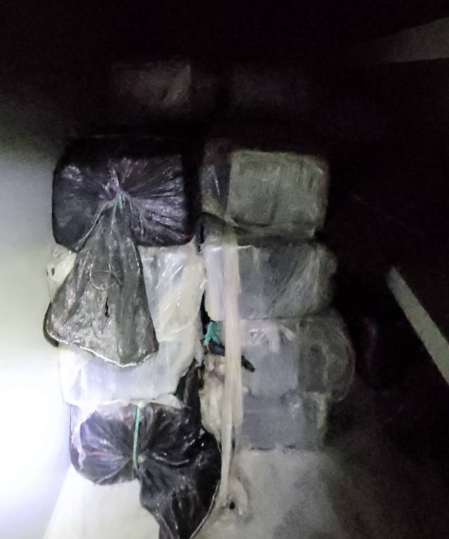 선내에서 발견된 마약. 동해해경청 제공