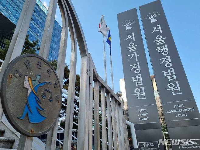 [서울=뉴시스] 광주 학동 재개발 공사 과정에서 건물 붕괴로 사상자가 발생하자 8개월의 영업정지 처분을 받은 HDC현대산업개발이 서울시를 상대로 영업정지 처분을 취소해달라는 소송을 제기했으나 패소했다. (사진=뉴시스DB) 2025.04.21.