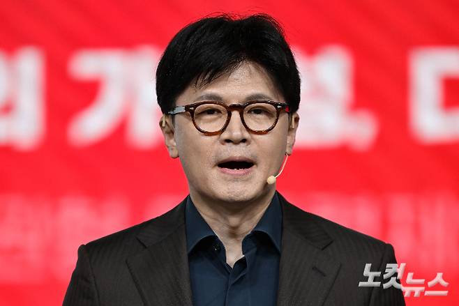 18일 서울 강서구 ASSA 아트홀에서 열린 '제21대 대통령 후보자 국민의힘 1차 경선 후보자 비전대회'에서 한동훈 후보가 비전발표를 하고 있다. 황진환 기자