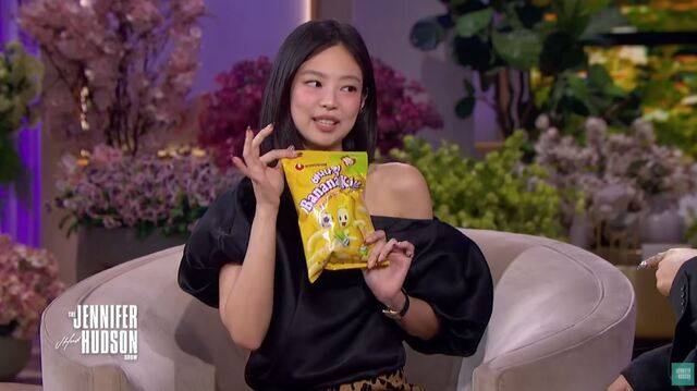 가수 제니가 미국 토크쇼에서 한국 과자를 소개한 뒤 SNS서 해당 과자가 화제가 됐다. 제니퍼 허드슨쇼 유튜브 영상 캡처