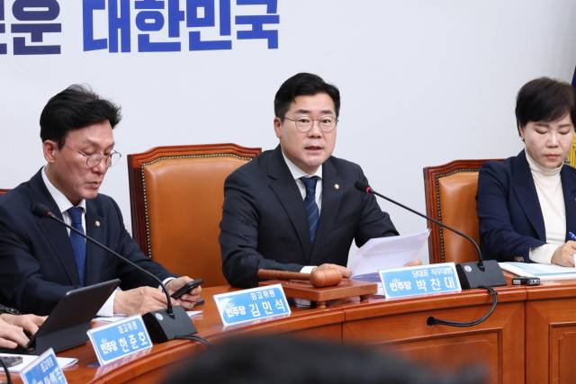 ▲더불어민주당 박찬대 당대표 직무대행 겸 원내대표가 21일 서울 여의도 국회에서 열린 최고위원회의에서 발언하고 있다. ⓒ연합뉴스