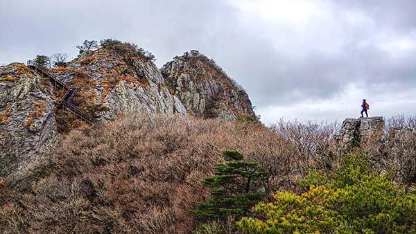 선녀봉으로 가는 암릉지대, 선녀를 만나려면 한없이 낮아져야 한다.