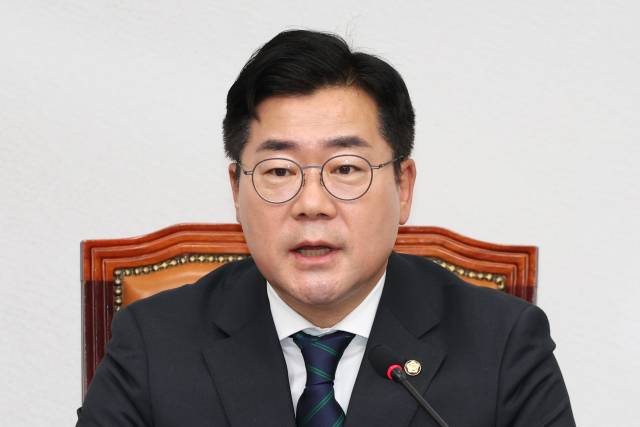 박찬대 더불어민주당 대표 직무대행 겸 원내대표가 21일 오전 서울 여의도 국회에서 열린 최고위원회의에서 발언하고 있다. 뉴스1