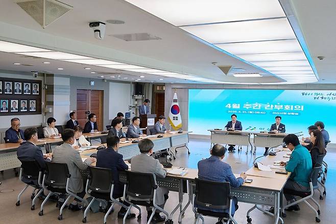 21일 시청 상황실에서 열린 주간간부회의 모습 ⓒ아산시