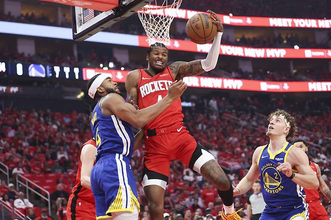 휴슽넌 제일런 그린이 21일 골든스테이트전에서 리바운드를 잡고 있다. Troy Taormina-Imagn Images연합뉴스