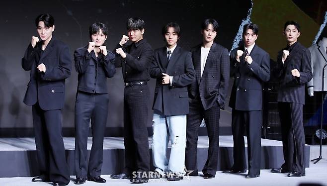 배우 이민재, 최민영, 려운, 박지훈, 이준영, 유수빈, 배나라가 21일 오전 서울 마포구 호텔 나루에서 열린 넷플릭스 시리즈 '약한영웅 Class 2' 제작발표회에서 포즈를 취하고 있다. /2025.04.21 /사진=김휘선 hwijpg@