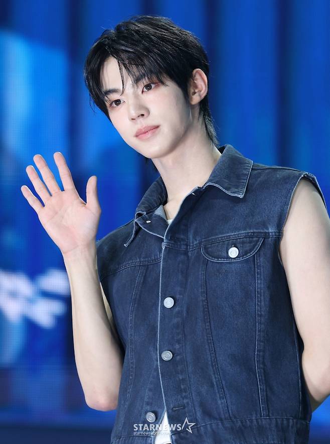 (서울=뉴스1) 권현진 기자 = 그룹 투어스(TWS)의 도훈이 21일 오후 서울 용산구 한남동 블루스퀘어에서 가진 세 번째 미니앨범 'TRY WITH US' 발매 기념 쇼케이스에 참석해 포즈를 취하고 있다. 2025.4.21/뉴스1  Copyright (C) 뉴스1. All rights reserved. 무단 전재 및 재배포,  AI학습 이용 금지. /사진=(서울=뉴스1) 권현진 기자