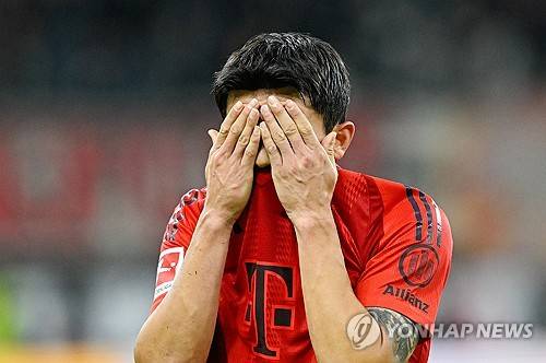 이적시장 전문 기자 파브리치오 로마노가 21일(한국시간) 김민재가 바이에른 뮌헨을 떠날 수 있다고 전했다.&nbsp;  바이에른 뮌헨 소식을 전하는 'FC바이에른 브라릴레이루'는 이를 인용하면서 김민재가 여름에 뮌헨을 떠날 가능성이 있으며 현실적인 일이라고 밝혔다.&nbsp;연합뉴스