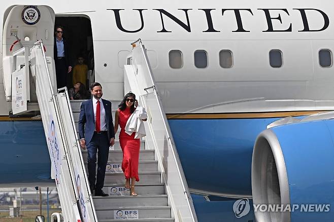 인도 도착하는 밴스 미국 부통령 부부 [AFP 연합뉴스 자료사진. 재배포 및 판매 금지]
