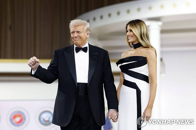1월 20일(현지시간) 취임식 무도회에 참석한 트럼프 부부 [UPI 연합뉴스 자료사진. 재배포 및 DB 금지]