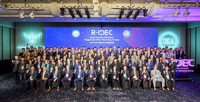 2025 아태 지역 마약법집행회의 참석자들이 22일 ‘2025 아태 지역 마약법집행회의’에 참석해 기념사진을 찍고 있다. (사진=경찰청 제공)