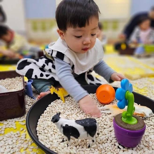 홈플러스 문화센터 여름강좌 '한솔표현나라' 수업 장면(홈플러스 제공).