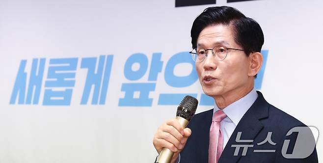 김문수 국민의힘 대선 경선 후보가 22일 오전 서울 여의도 선거사무소에서 청년을 위한 3대 부동산 공약 발표를 하고 있다. 2025.4.22/뉴스1 ⓒ News1 김민지 기자