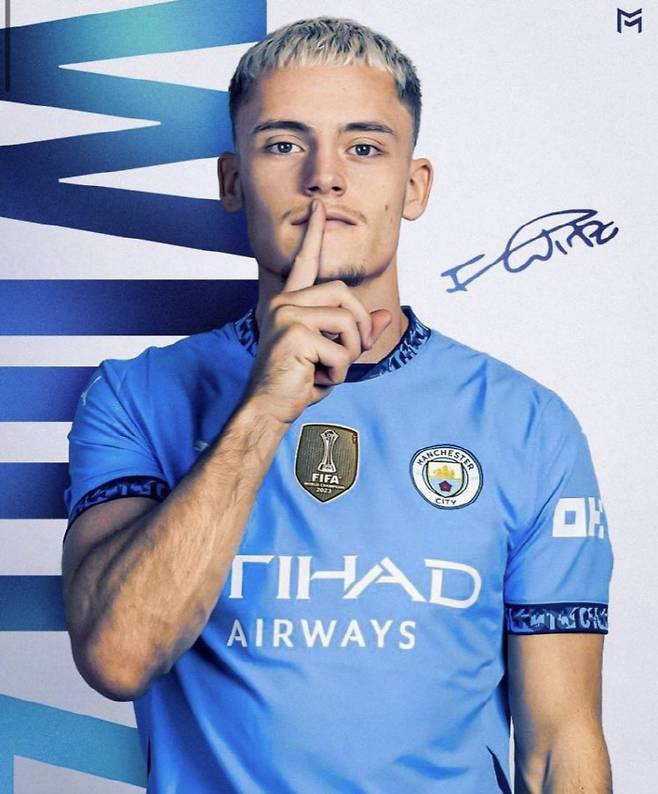 올여름 이적시장 최대어로 꼽히는 플로리안 비르츠가 어떤 팀으로 향할지에 큰 관심이 쏠리고 있다. 바이에른 뮌헨과 맨체스터 시티가 영입전을 이어가고 있는데 맨시티가 승리할 가능성이 점쳐지고 있다.

독일 바바리안풋볼워크스는 22일(한국시각) '플로리안 비르츠(바이엘 레버쿠젠)의 바이에른 뮌헨 이적설이 계속 이어지고 있음에도 불구하고, 맨체스터 시티가 이 영입전에서 앞서 나가고 있는 듯하다'라고 보도했다. 사진=SNS