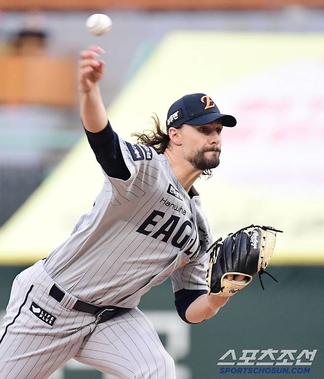 16일 인천 SSG랜더스필드에서 열린 KBO리그 SSG와 한화의 경기. 선발 투구하고 있는 한화 와이스. 인천=송정헌 기자songs@sportschosun.com/2025.04.16/