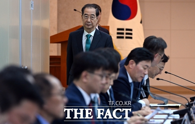 한덕수 대통령 권한대행 국무총리는 22일 '한미 경제·통상 2+2 협의'에 대해 "상호 이익이 되는 해결책을 마련하는 물꼬를 틀 것으로 기대한다"고 밝혔다. /임영무 기자