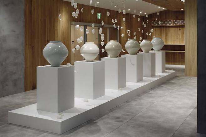 주오사카한국문화원에서 열린 전통공예 전시    [사진 제공= 문화체육관광부]