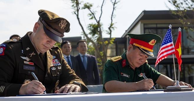 4월 19일 베트남 다낭에서 베트남전 미군 신원 미확인 전사자 유해 송환 행사가 열리고 있다./DPAA