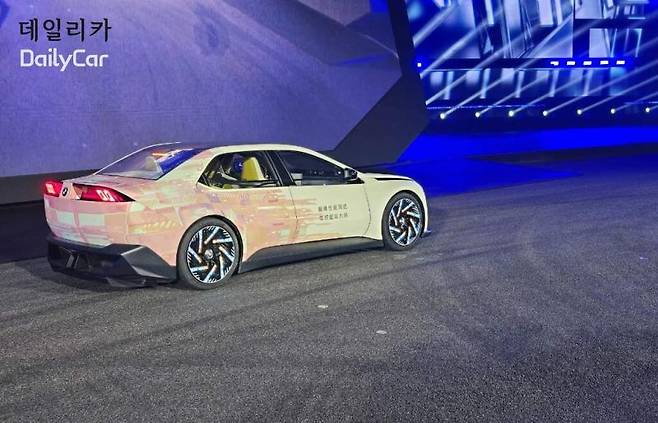 BMW의 고성능 시험차, BMW 비전 드라이빙 익스피리언스(BMW Vision Driving Experience) (2025 상하이오토쇼)