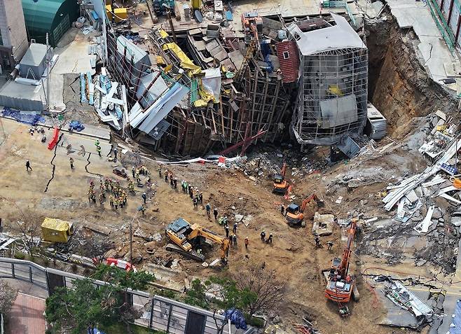 16일 경기 광명시 일직동 신안산선 복선전철 5-2공구 붕괴 현장. 2025.4.16 뉴스1