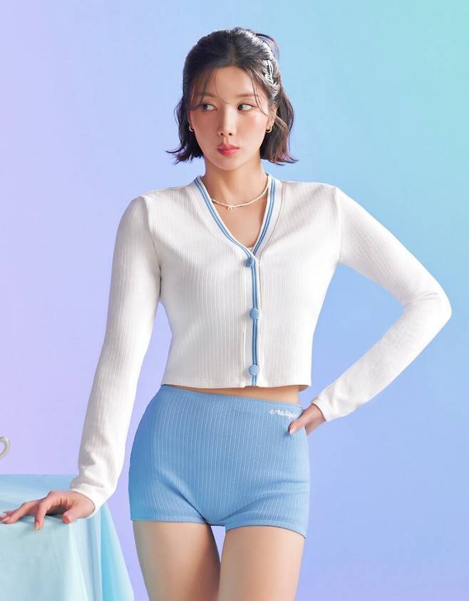 17453148635801.jpg 권은비 비키니 및 모노키니 근황