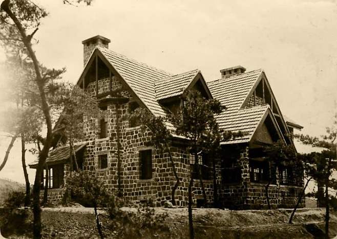 a66d30ad1a1e76ac7eb8f68b12d21a1d8d8d6144b060 연세대에 존재하는 고즈넉한 서양식 사택