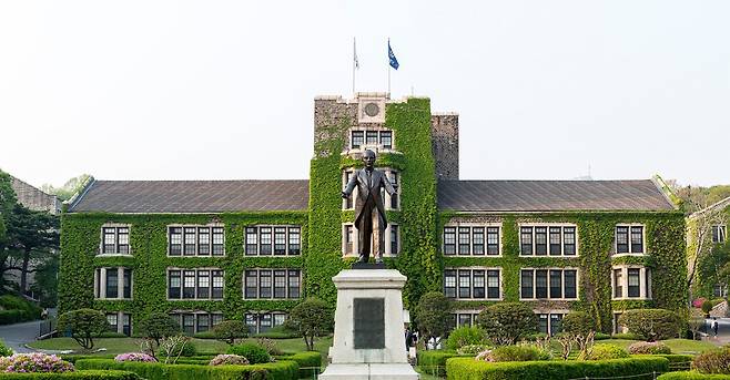 img-main-vi01.jpg 연세대에 존재하는 고즈넉한 서양식 사택