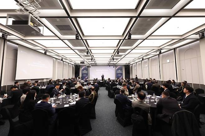 방위사업청이 용산 로카우스 호텔에서 미국·폴란드·페루·필리핀 등 27개국 38명의 주한무관단 초청행사를 개최했다. 방사청 제공