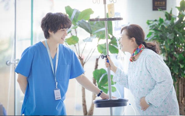 드라마 '언슬전'의 레지던트 엄재일(강유석). tvN 제공