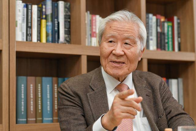 조갑제 조갑제닷컴 대표가 18일 서울 종로구에 위치한 사무실에서 본보와 인터뷰를 하고 있다. 남동균 인턴기자