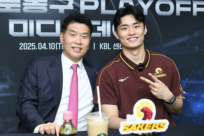 플레이오프 미디어데이에 나선 조상현 감독과 유기상.    사진=KBL 제공