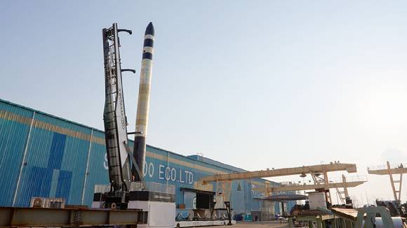 이노스페이스의 한빛-나노 발사대와 발사체. 체계연동시험을 성공적으로 마치고 브라질로 이송 중이다. 오는 7월 첫 상업발사에 나선다.  [사진=이노스페이스]