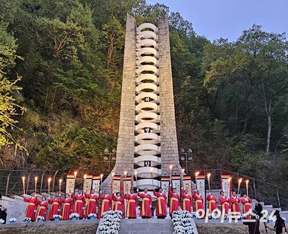 '제50회 의령홍의장군축제' 점등식 전경. [사진=임승제 기자]