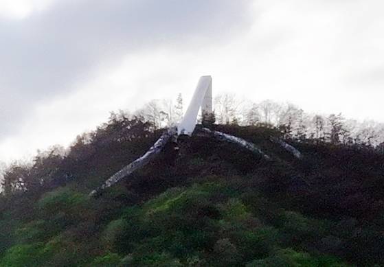 지난 21일 오후 전남 화순군 도암면 우치리 화학산에 건설된 4.7MW(메가와트)급 풍력발전기 타워가 쓰러져 있다. 연합뉴스