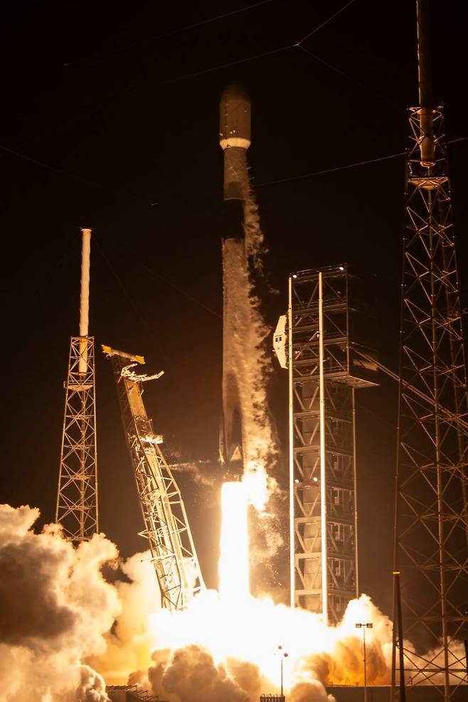 군 정찰위성 4호기 발사 직후 모습. 국방부 제공