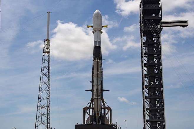 미 케이프 커내버럴 우주군 기지 발사대에 기립 중인 군 정찰위성 4호기 발사체 모습. 국방부 제공