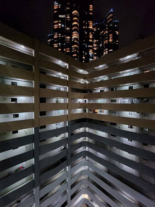 부산 해운대구 선프라자 아파트에 사는 송은식 씨가 출품한 ‘신축과 구축’은 지난해 '제9회 아름다운 우리아파트 사진공모전'에서 대상인 국토교통부장관상을 받았다./아가포럼 제공